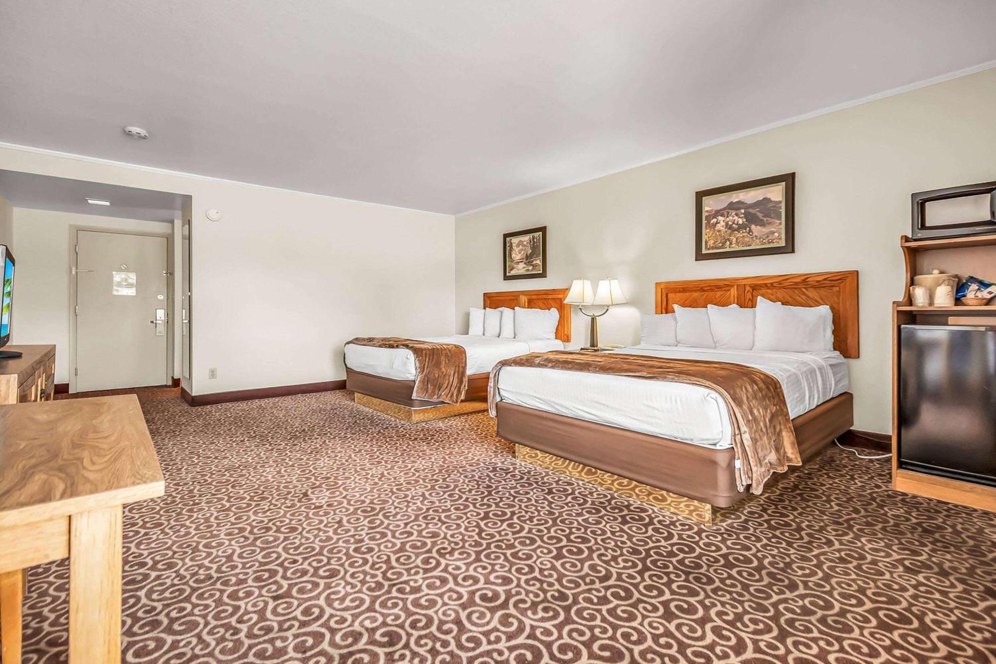 Red Arrow Inn & Suites, A Travelodge By Wyndham Монтроз Екстер'єр фото