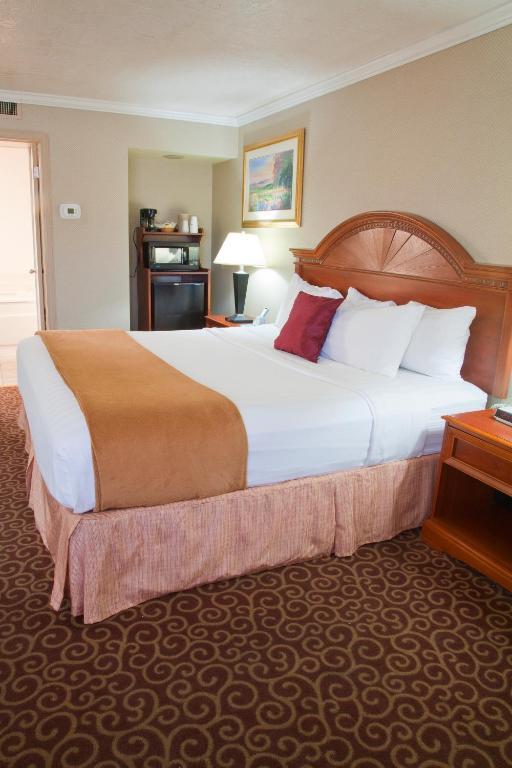 Red Arrow Inn & Suites, A Travelodge By Wyndham Монтроз Номер фото