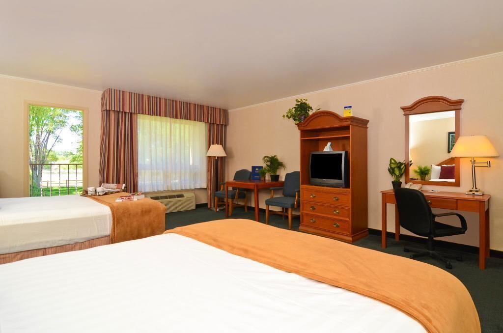 Red Arrow Inn & Suites, A Travelodge By Wyndham Монтроз Екстер'єр фото