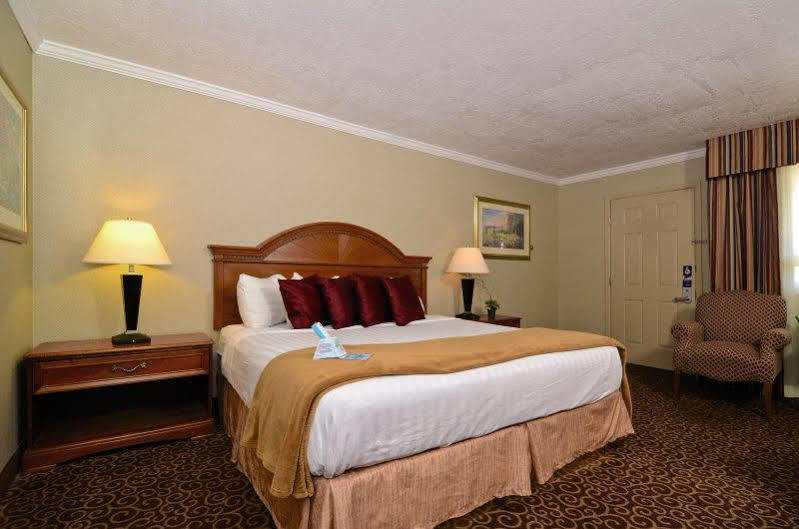 Red Arrow Inn & Suites, A Travelodge By Wyndham Монтроз Екстер'єр фото